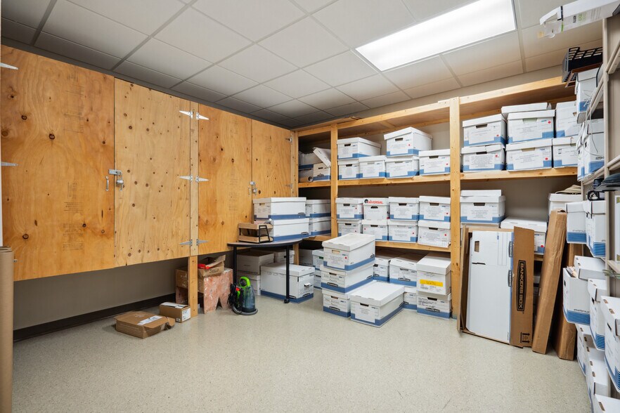 More Photos Of 3015 Greyhound Dr, Waterloo Medical For Sale