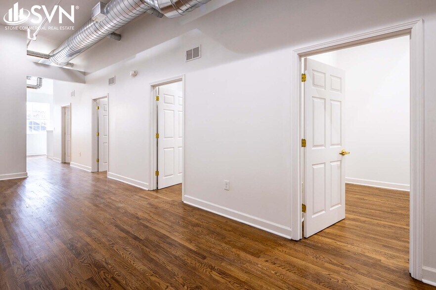 More Photos Of 127-129 W Main St, Lexington Storefront Retail Office For Lease