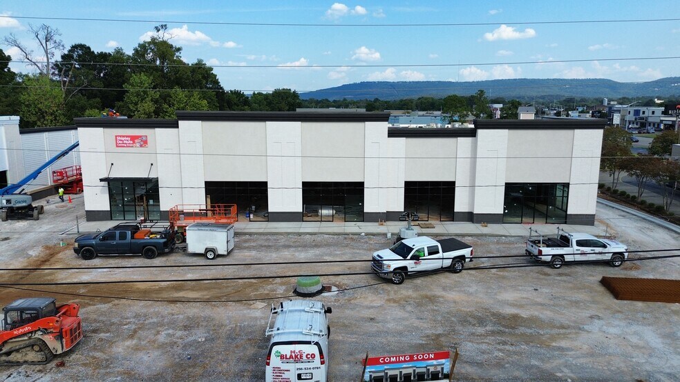More Photos Of 1010 Memorial Pky N, Huntsville Storefront For Lease