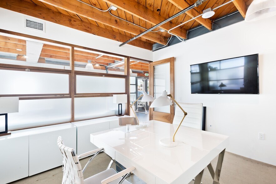 More Photos Of 2332-2340 S Centinela Ave, Los Angeles Loft Creative Space For Lease