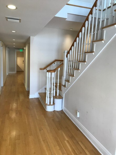 More Photos Of 308 South Blvd, Tampa Office For Lease