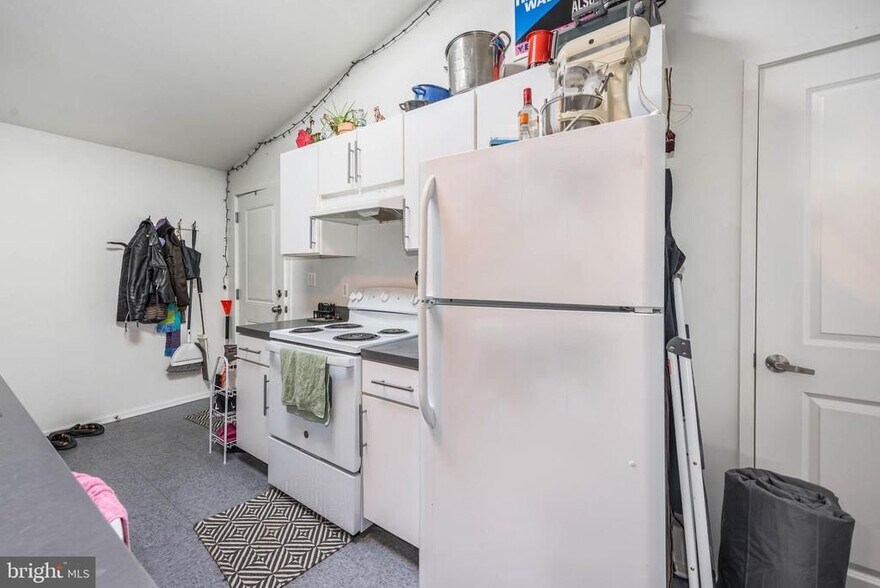 More Photos Of 338 E 25th St, Baltimore Office For Sale