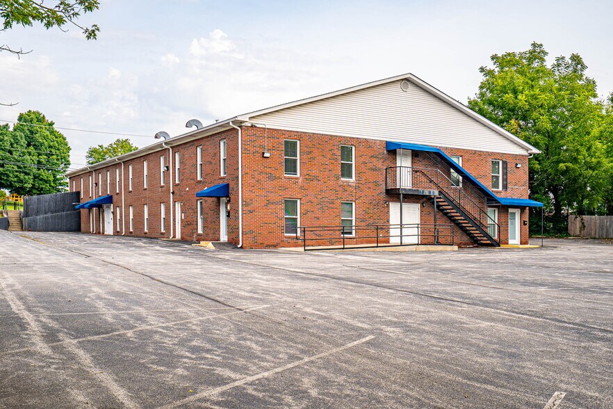 More Photos Of 617 Mulberry St, Elizabethtown Office For Sale