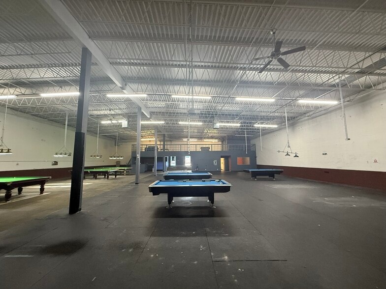 More Photos Of 360 S Potomac St, Aurora Freestanding For Lease