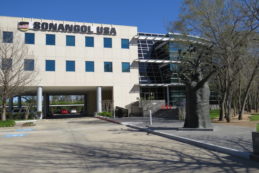 More Photos Of 1177 Enclave Pky, Houston Medical For Lease