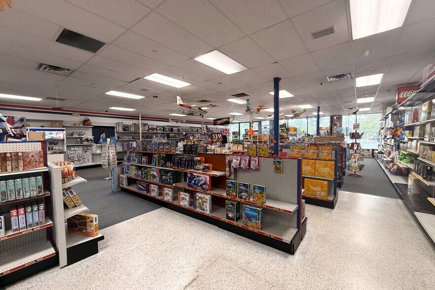 More Photos Of 837-923 Post Rd, Fairfield Unknown For Lease