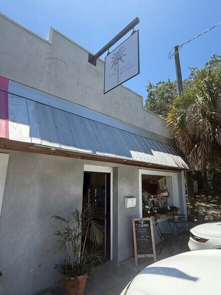More Photos Of 2019 Middle St, Sullivans Island General Retail For Lease