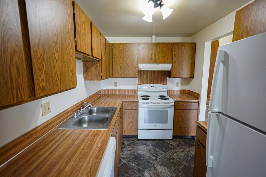 More Photos Of 108 Kensington Ave S, Kent Apartments For Sale