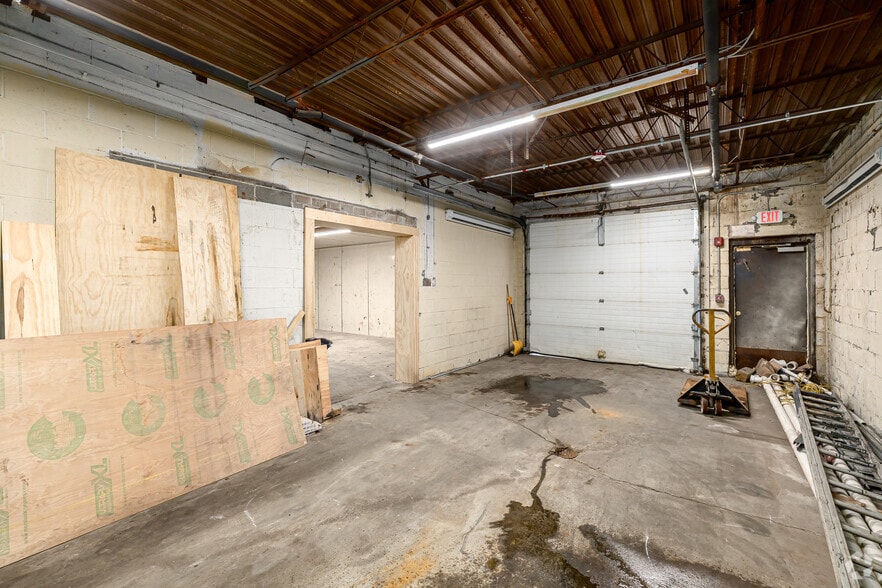 More Photos Of 483 Belmont Ave, Springfield Freestanding For Lease