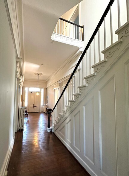 More Photos Of 1 W Main St, Richmond Office For Sale