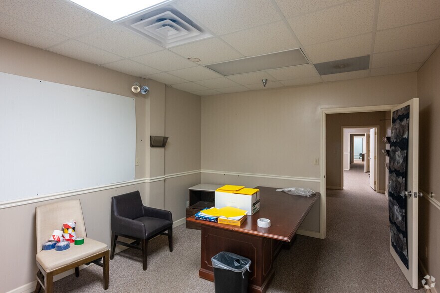 More Photos Of 100 E Newberry Ave, Liberty Manufacturing For Lease