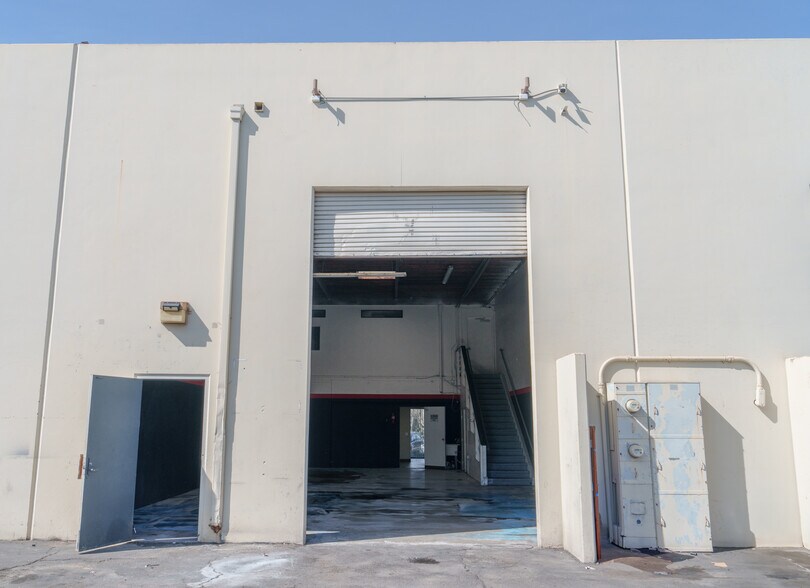 More Photos Of 7754 Arjons Dr, San Diego Manufacturing For Lease