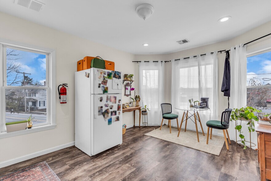 More Photos Of 59 N Main St, Manahawkin Freestanding For Sale