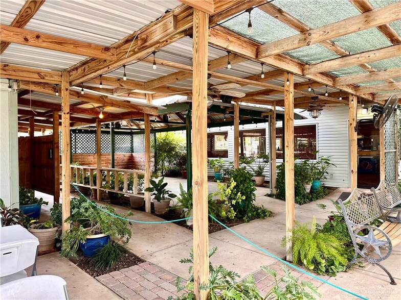 More Photos Of 214 E Chimney Rd, Mission Restaurant For Sale