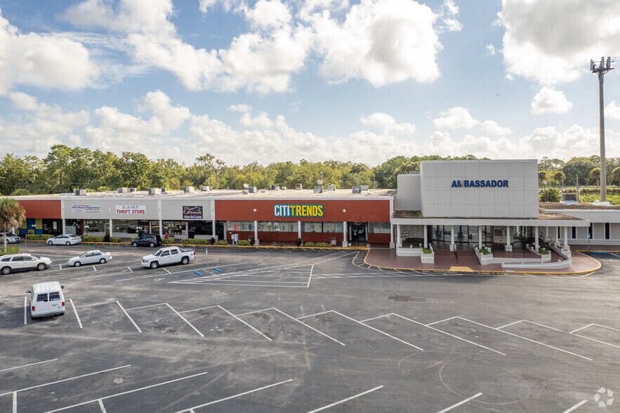 More Photos Of 2921 S Orlando Dr, Sanford General Retail For Lease