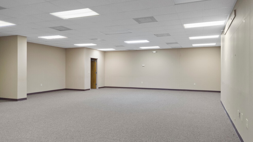 More Photos Of 110 Holiday Dr, Macon-Bibb Medical For Sale