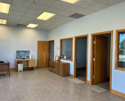 More Photos Of 8 Metcalfe St E, Strathroy Auto Repair For Sale