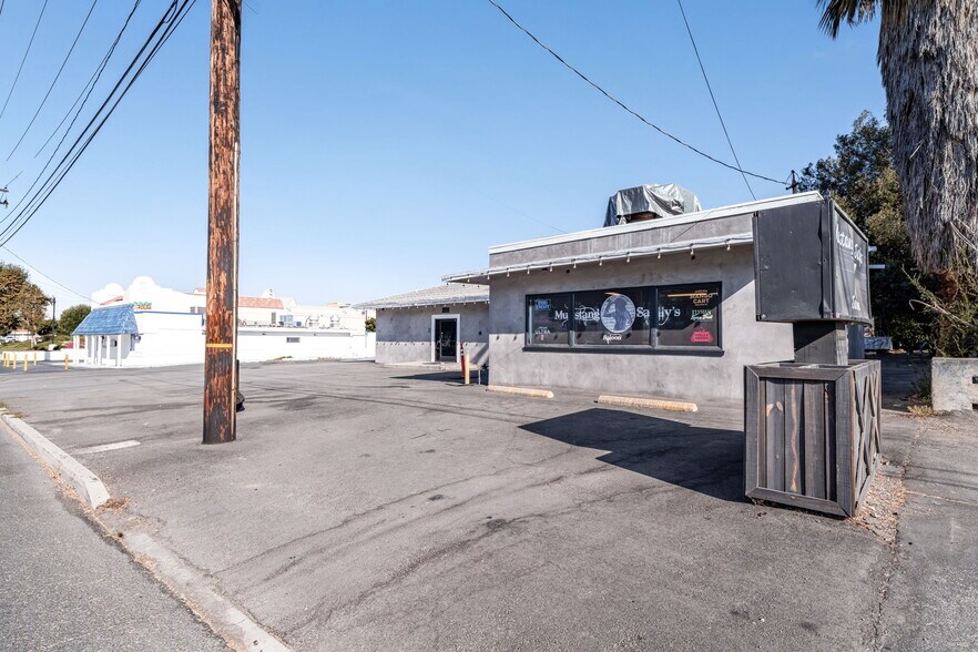 More Photos Of 10028 Foothill Blvd, Rancho Cucamonga Restaurant For Sale