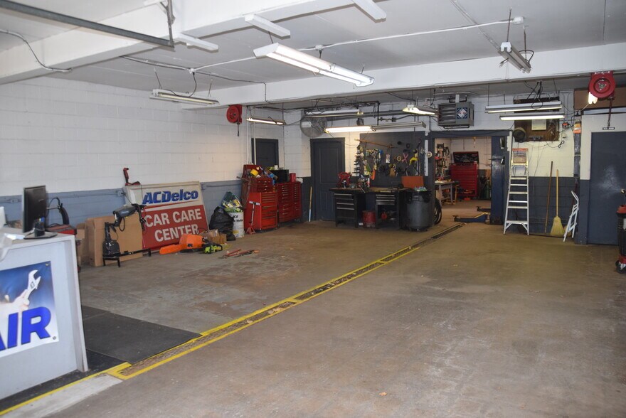 More Photos Of 34091 Groesbeck Hwy, Clinton Township Auto Repair For Sale