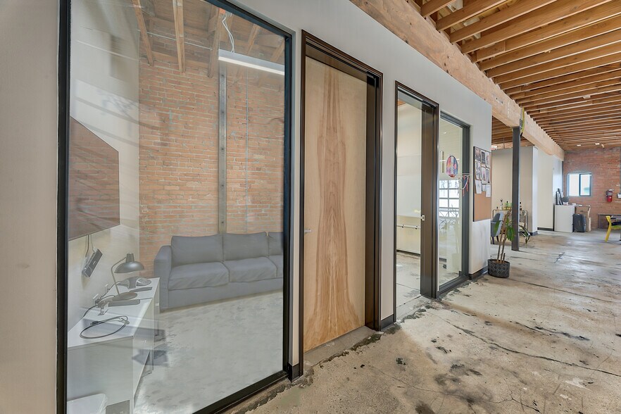 More Photos Of 4126 W Jefferson Blvd, Los Angeles Flex For Lease