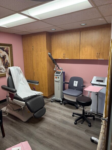 More Photos Of 622 W Duarte Rd, Arcadia Medical For Lease
