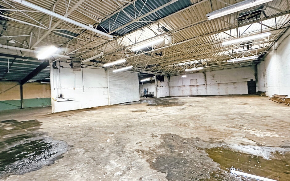 More Photos Of 26811 Fullerton St, Redford Township Warehouse For Sale