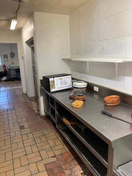 More Photos Of 2409 N Alexander Dr, Baytown General Retail For Lease