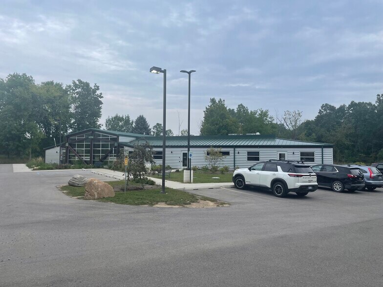 More Photos Of 205 Rowe Rd, Milford Veterinarian Kennel For Sale