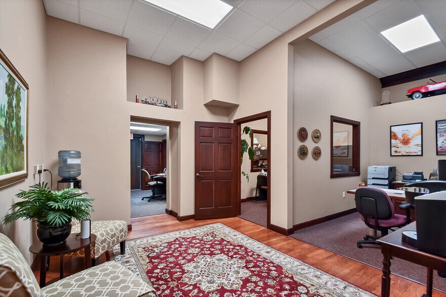 More Photos Of 435 N Broadway St, De Pere Medical For Lease