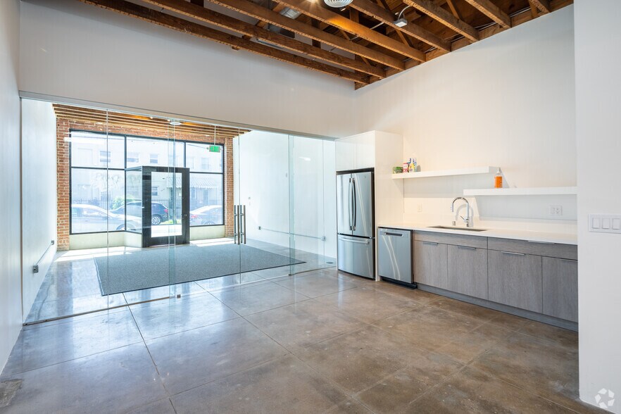 More Photos Of 1005 N Madison Ave, Los Angeles Storefront Retail Office For Lease