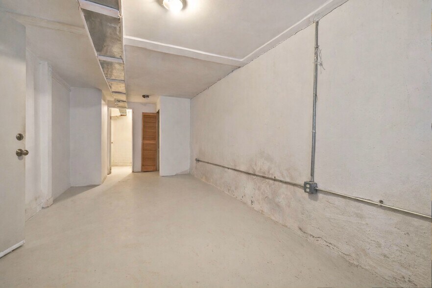 More Photos Of 6340 Fresh Pond Rd, Ridgewood Apartments For Sale