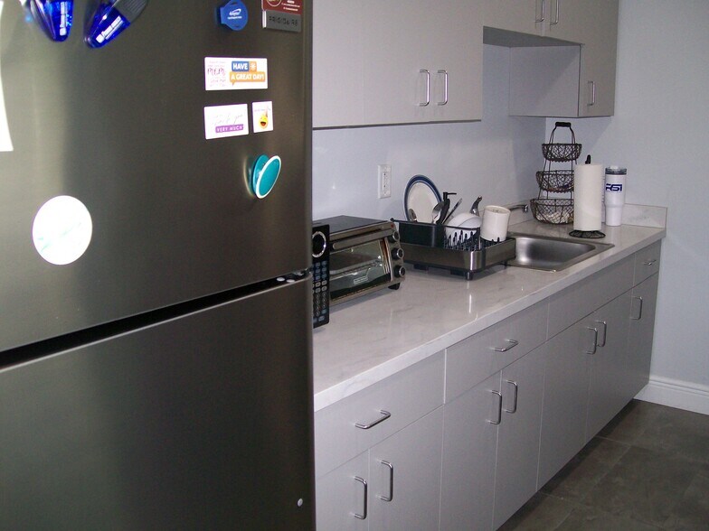 More Photos Of 337 N Fern Creek Ave, Orlando Office For Sale