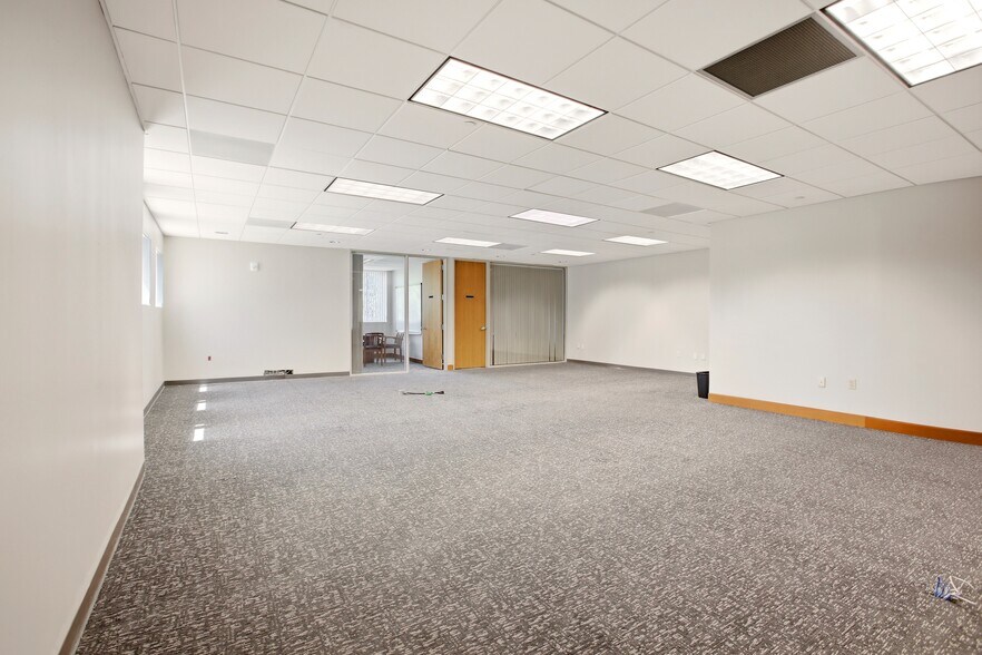 More Photos Of 7900 NW 154th St, Miami Lakes Office Residential For Lease