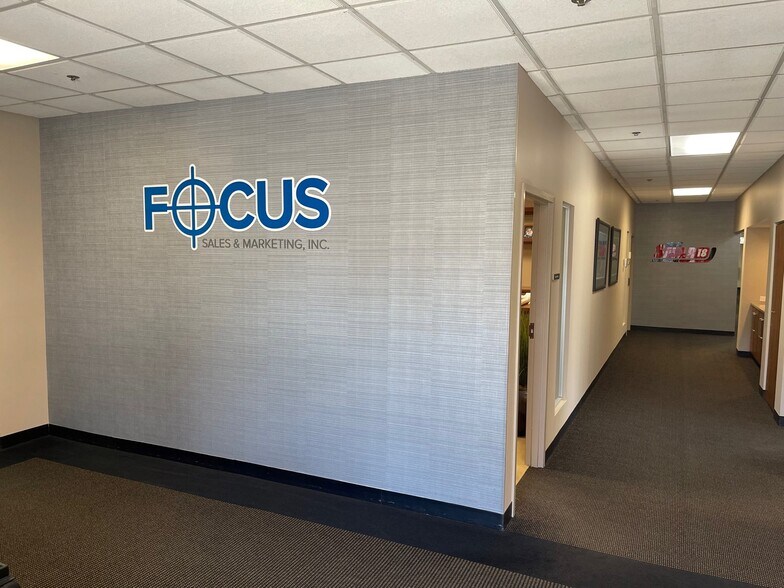More Photos Of 620 Enterprise Dr, Oak Brook Light Distribution For Lease