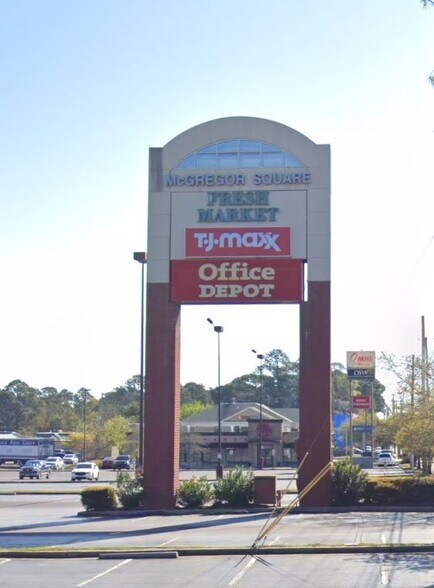 More Photos Of 3930-3940 Airport Blvd, Mobile Unknown For Lease