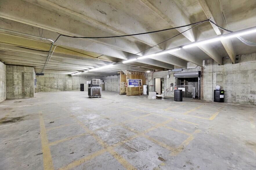 More Photos Of 11209 W Kellogg, Wichita Auto Dealership For Sale