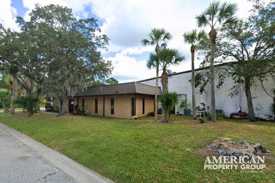 More Photos Of 2209 Industrial Blvd, Sarasota Warehouse For Sale