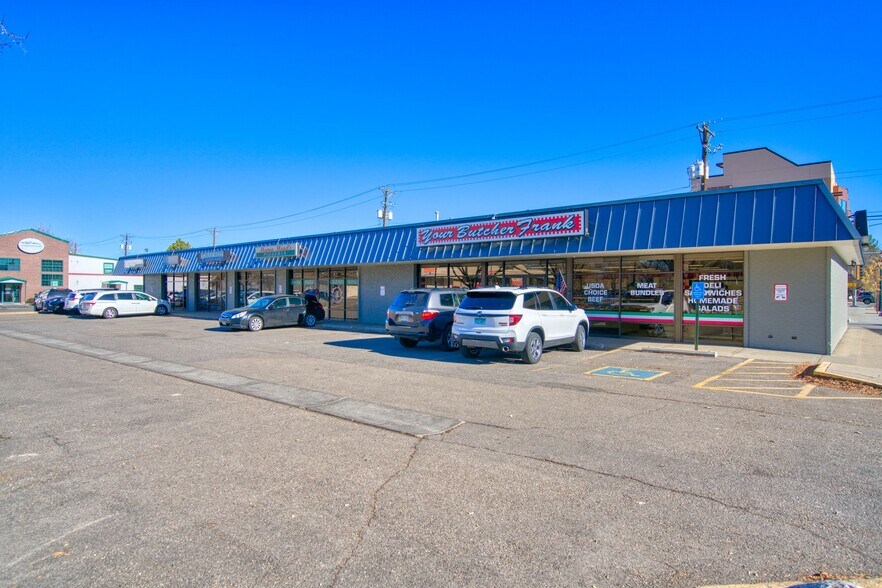 More Photos Of 900 Coffman St, Longmont General Retail For Lease