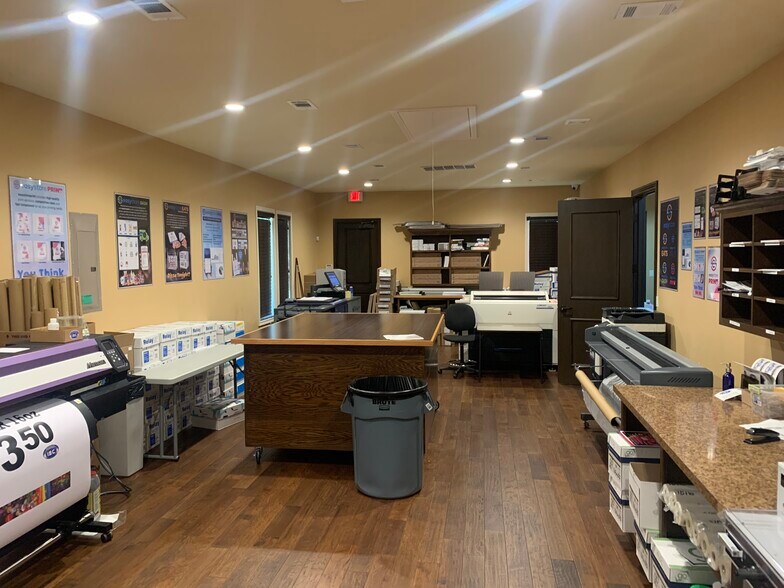 More Photos Of 4602 Park Springs, Arlington Loft Creative Space For Sale