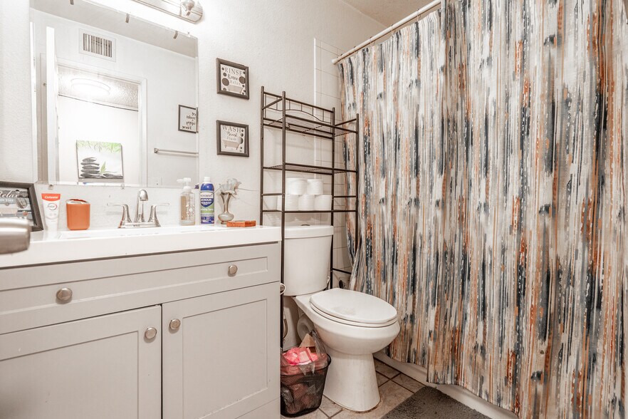 More Photos Of 8108 N 33rd Dr, Phoenix Multifamily For Sale