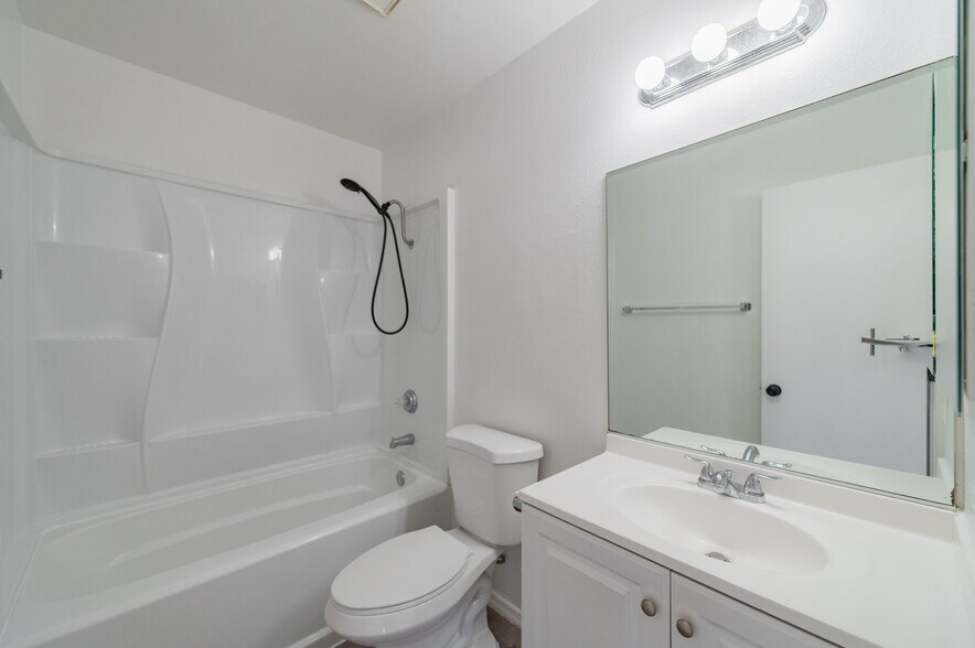More Photos Of 16518 Avalon Ave, Victorville Apartments For Sale