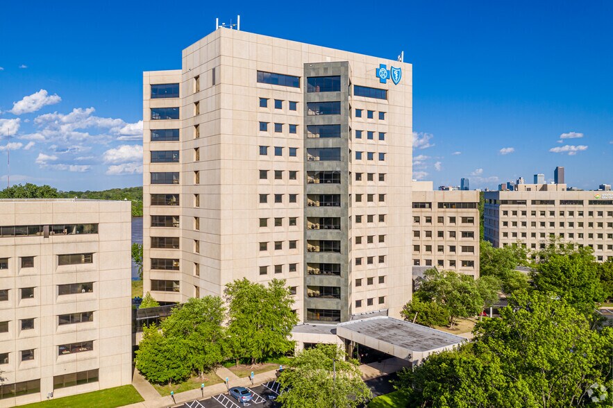 More Photos Of 1 Allied Dr, Little Rock Office For Sale