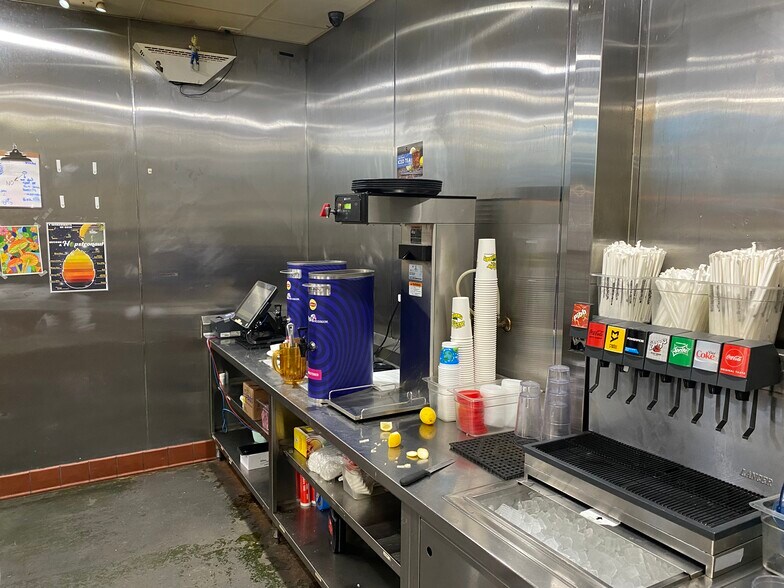 More Photos Of 5100 Lee Hwy, Bristol Restaurant For Sale