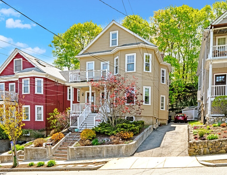 Primary Photo Of 40 Tanager St, Arlington Apartments For Sale