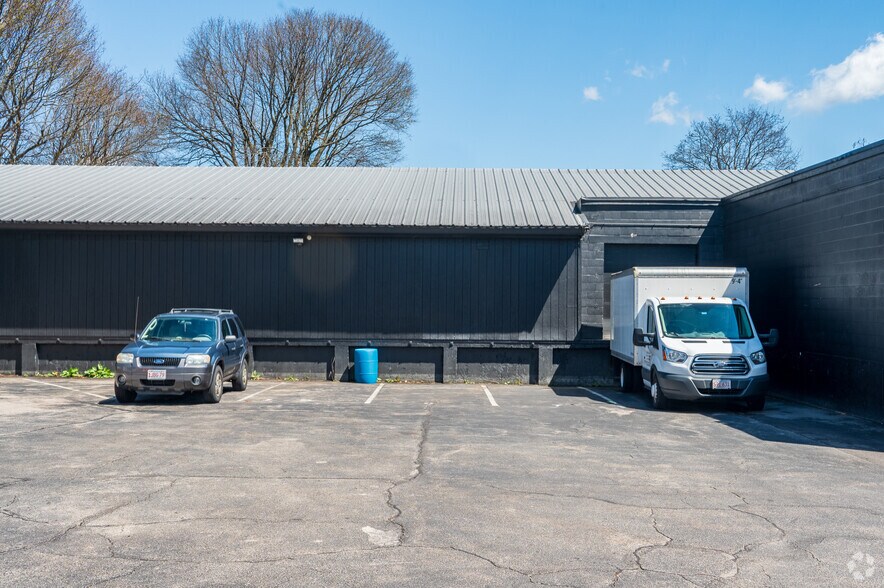 More Photos Of 419 Lincoln St, Marlborough Light Manufacturing For Lease