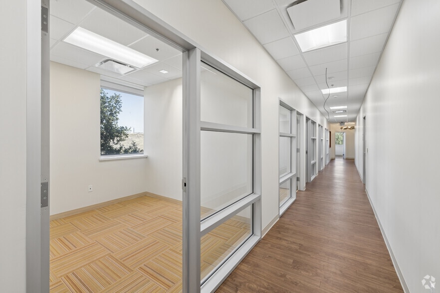 More Photos Of 5000 Commerce Dr, Bakersfield Medical For Sale