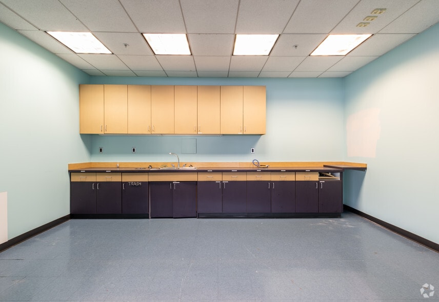 More Photos Of 40 Shattuck Rd, Andover Office For Lease