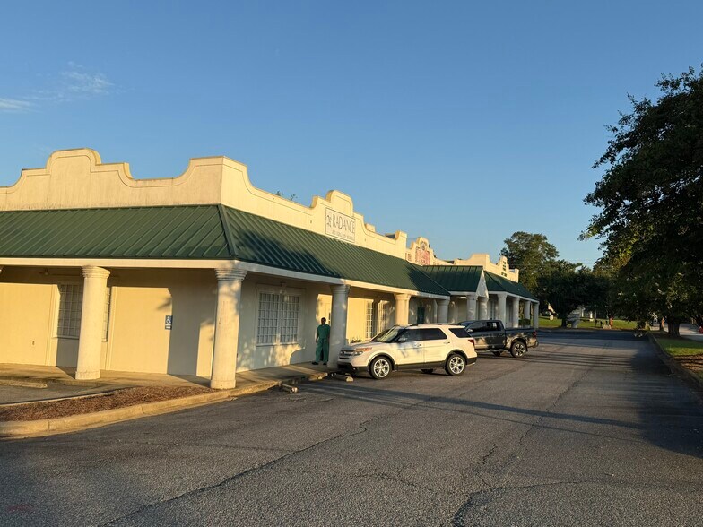 More Photos Of 2416 Westgate Dr, Albany Freestanding For Sale