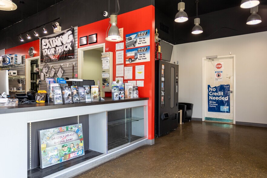 More Photos Of 1970 Us-68 N, Xenia Freestanding For Lease