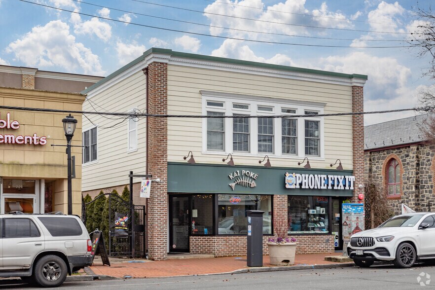 More Photos Of 328 Main St, Huntington Storefront Retail Office For Lease